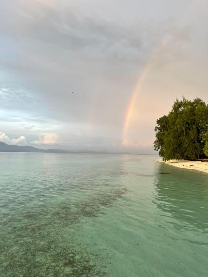 Wai Resort - Raja Ampat Pulau Birie Exteriör bild