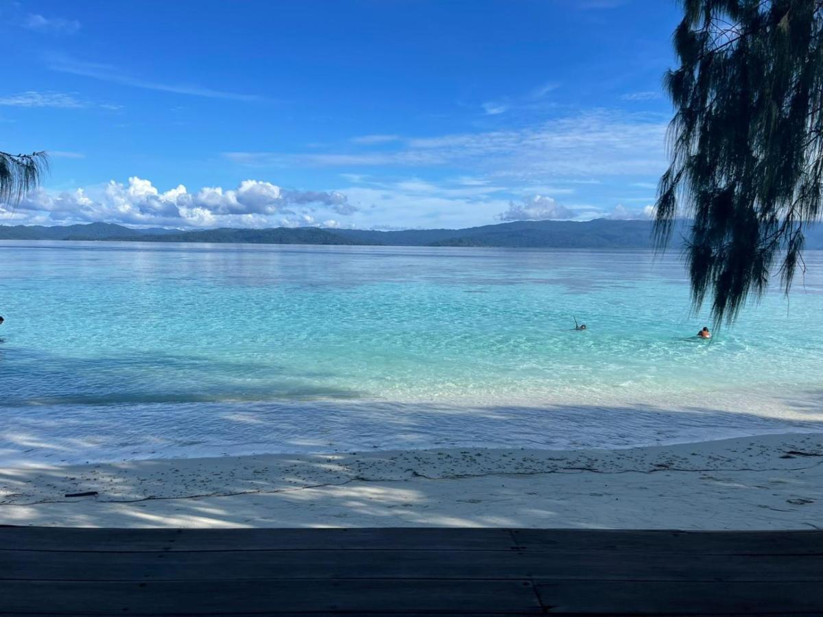 Wai Resort - Raja Ampat Pulau Birie Exteriör bild