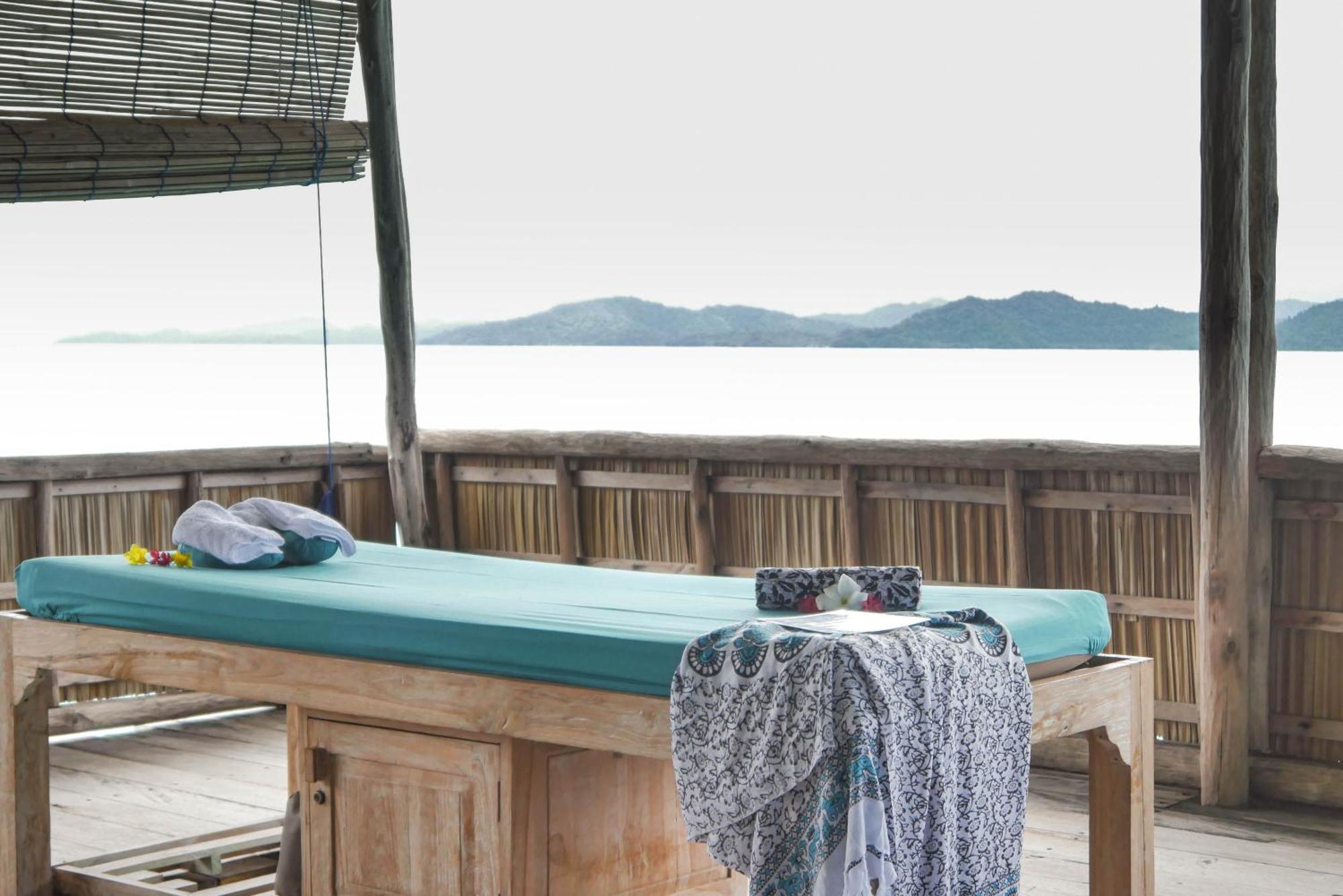 Wai Resort - Raja Ampat Pulau Birie Exteriör bild